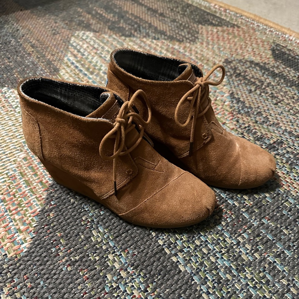 Toms - Picture 2 of 5